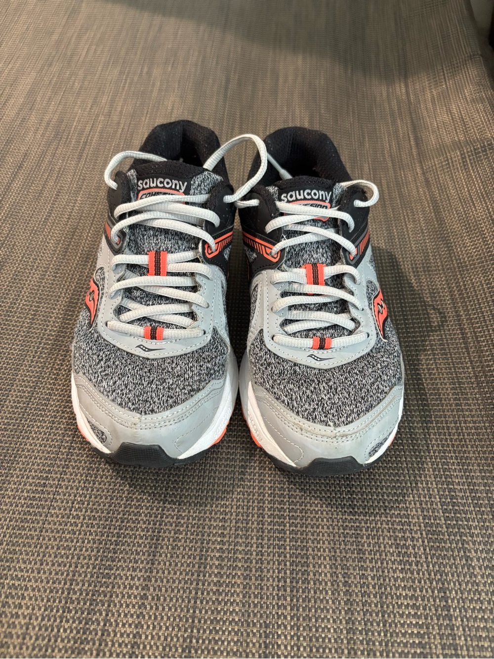 ☀️SALE☀️Saucony women’s Gray and Pink Athletic Sneakers